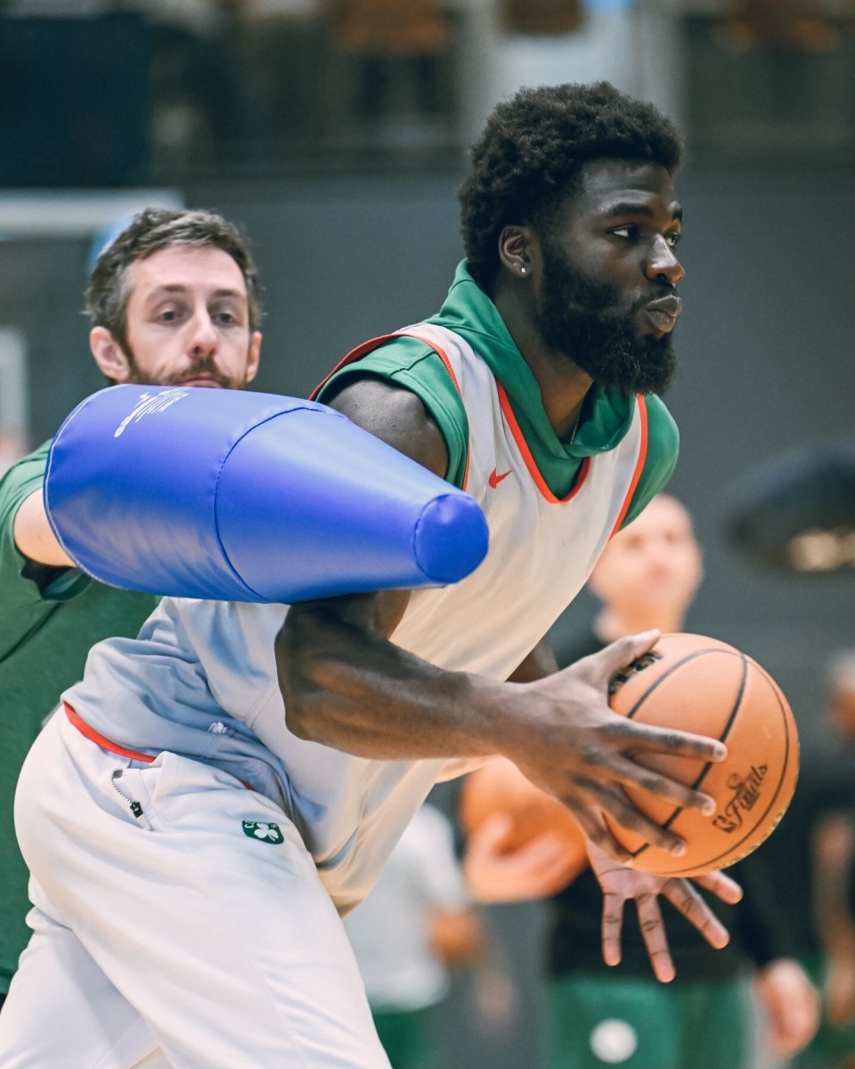 赛后波士顿凯尔特人备战欧篮联；回应争议细节曝光；话题不断；训练强度明显提升的简单介绍