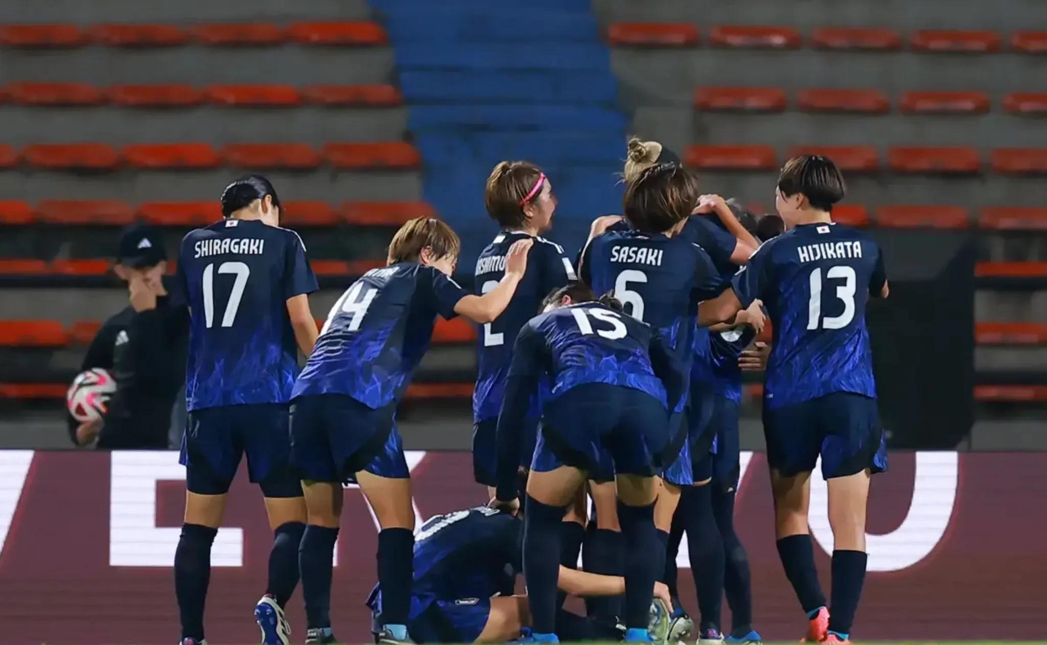 博彩体育app下载足总杯集结日走向成谜，上海久事回应争议，赛场秩序良好，阵容厚度经受考验的简单介绍